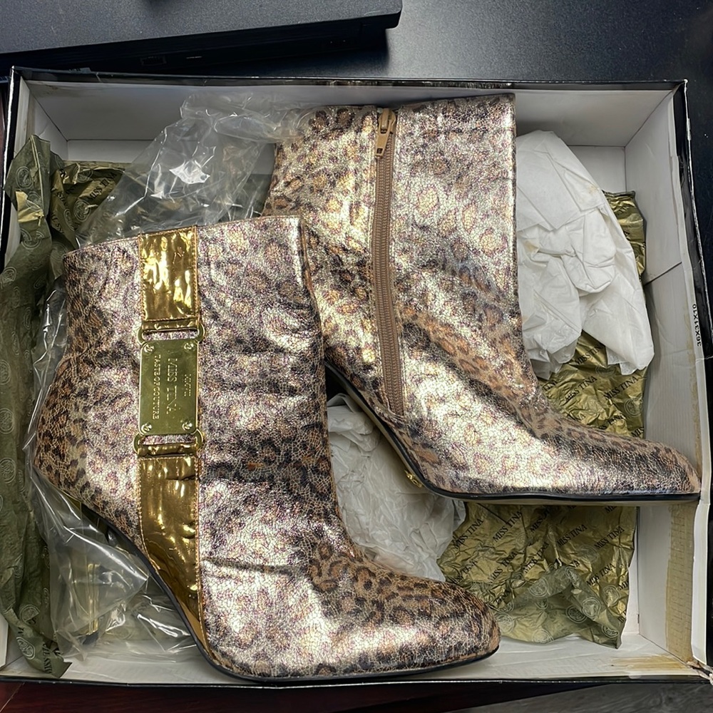 Miss Tina leopard booties